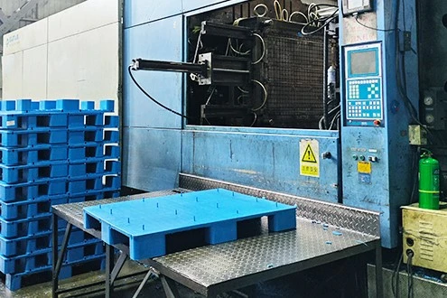 Nestable Plastic Semi Pallet With Safety Lip 3 Nestable Plastic Semi Pallet With Safety Lip 3